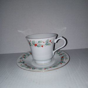 EUC Holly Leaves and Berries China Pearl Fine China Noel Footed cup w/ saucer